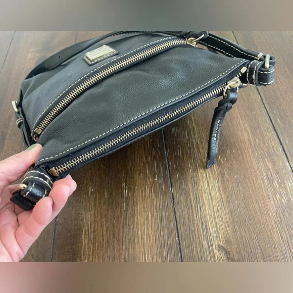 Dooney & Bourke pebbled leather bag - Picture 3 of 15